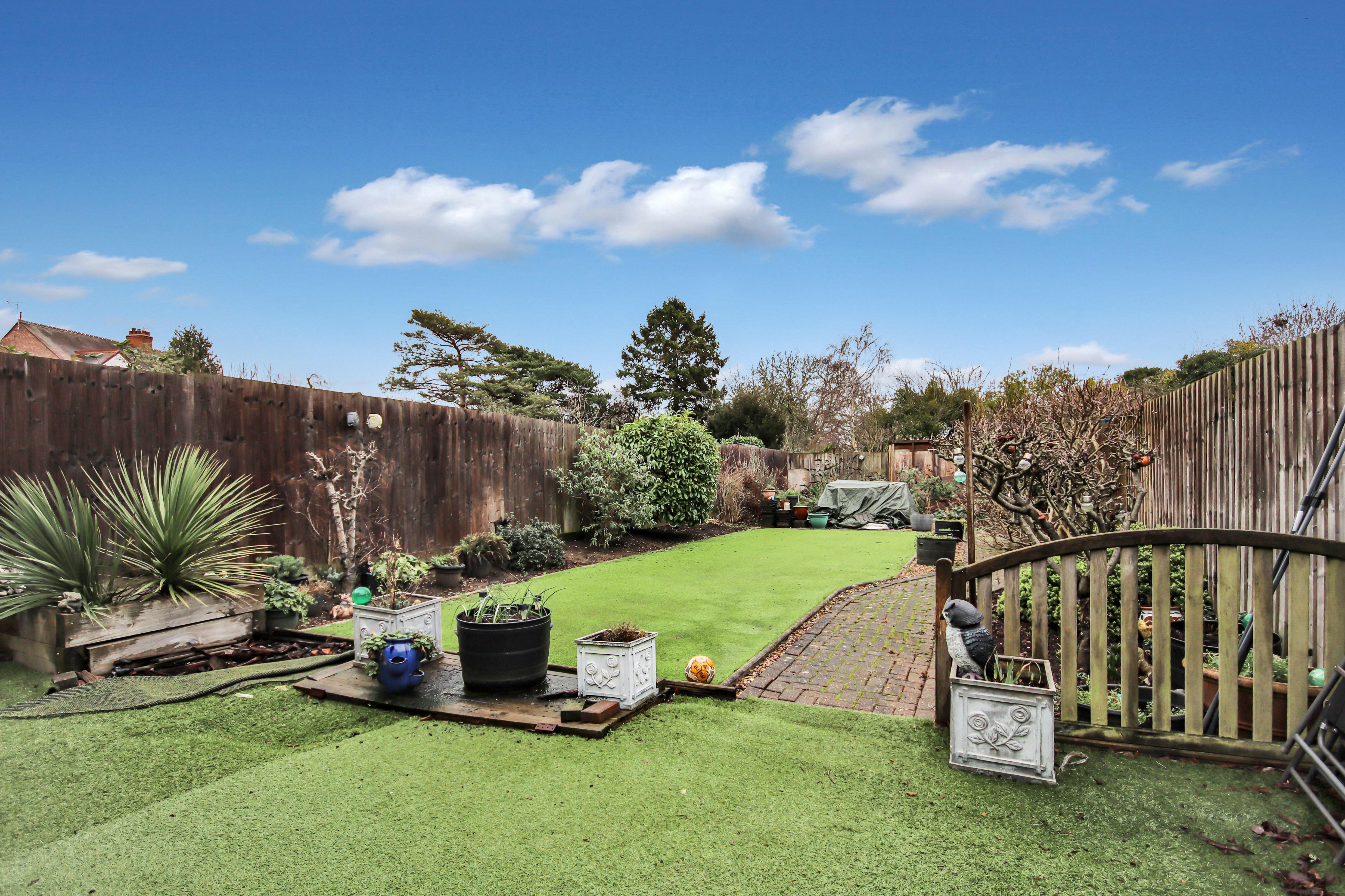 Higham Road, Rushden